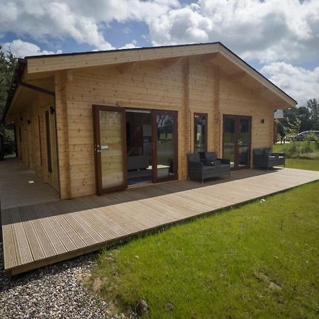 Sundance Lodge, Fantastic New Cabin With Hot Tub - Sleeps 6 - Largest In Felmoor Park Morpeth Oda fotoğraf