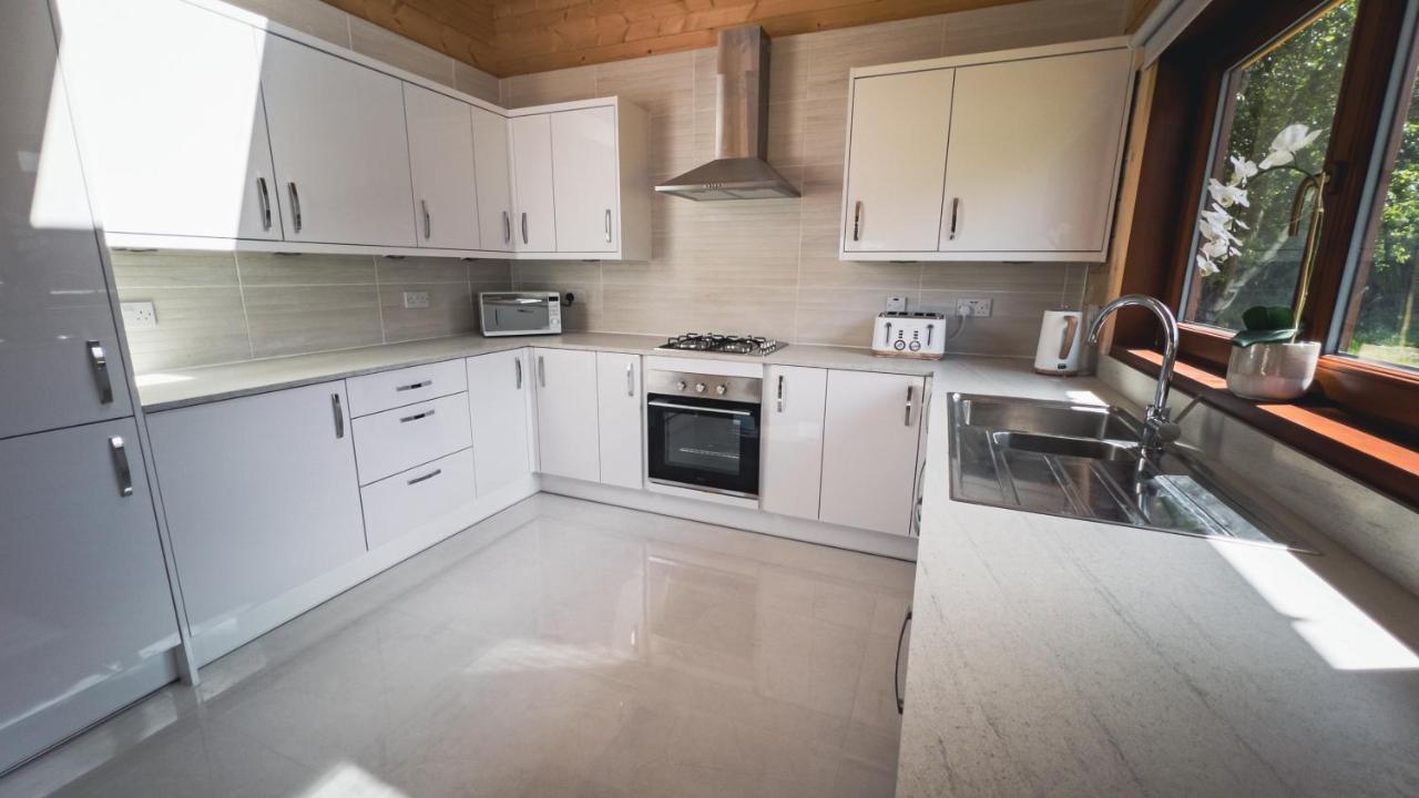 Sundance Lodge, Fantastic New Cabin With Hot Tub - Sleeps 6 - Largest In Felmoor Park Morpeth Dış mekan fotoğraf