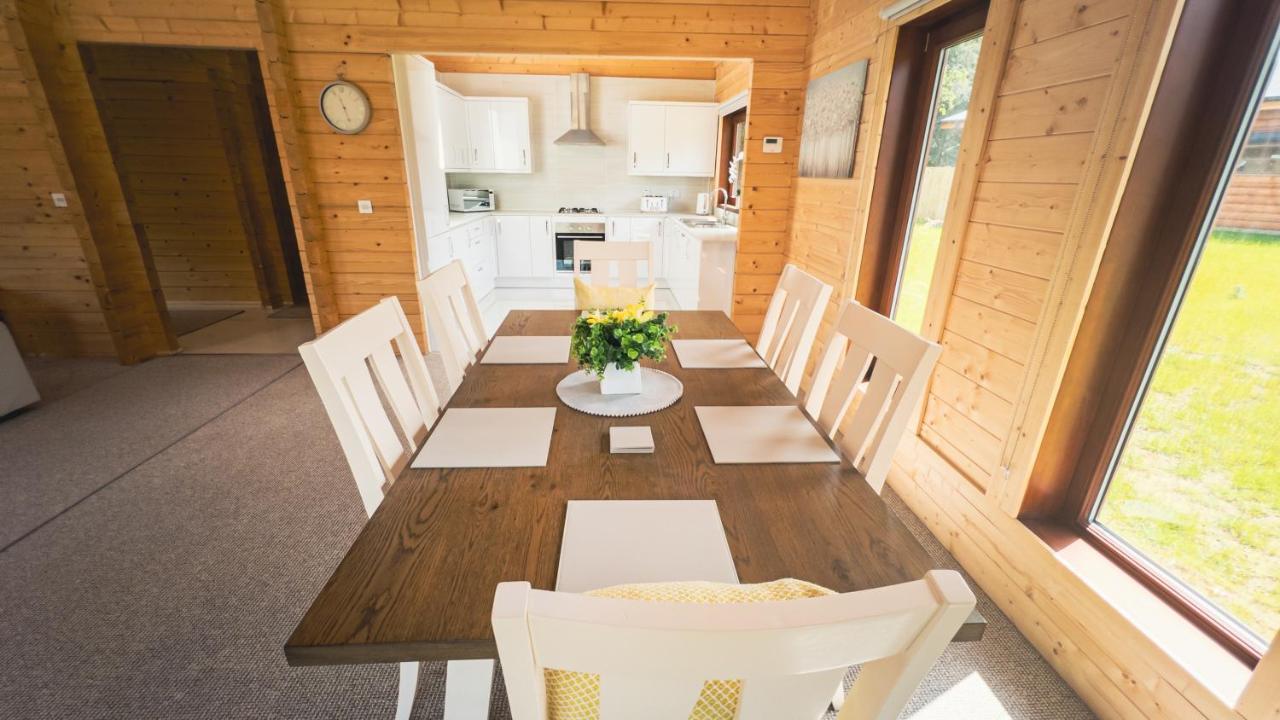 Sundance Lodge, Fantastic New Cabin With Hot Tub - Sleeps 6 - Largest In Felmoor Park Morpeth Dış mekan fotoğraf