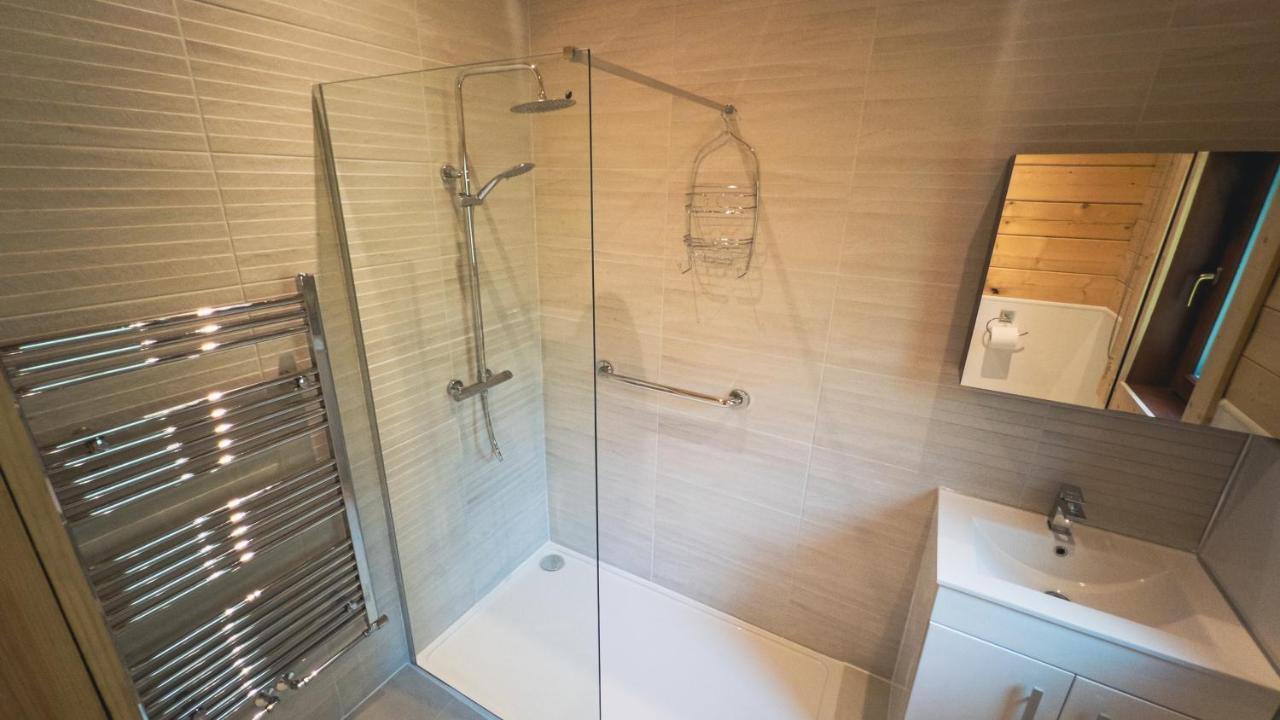 Sundance Lodge, Fantastic New Cabin With Hot Tub - Sleeps 6 - Largest In Felmoor Park Morpeth Dış mekan fotoğraf