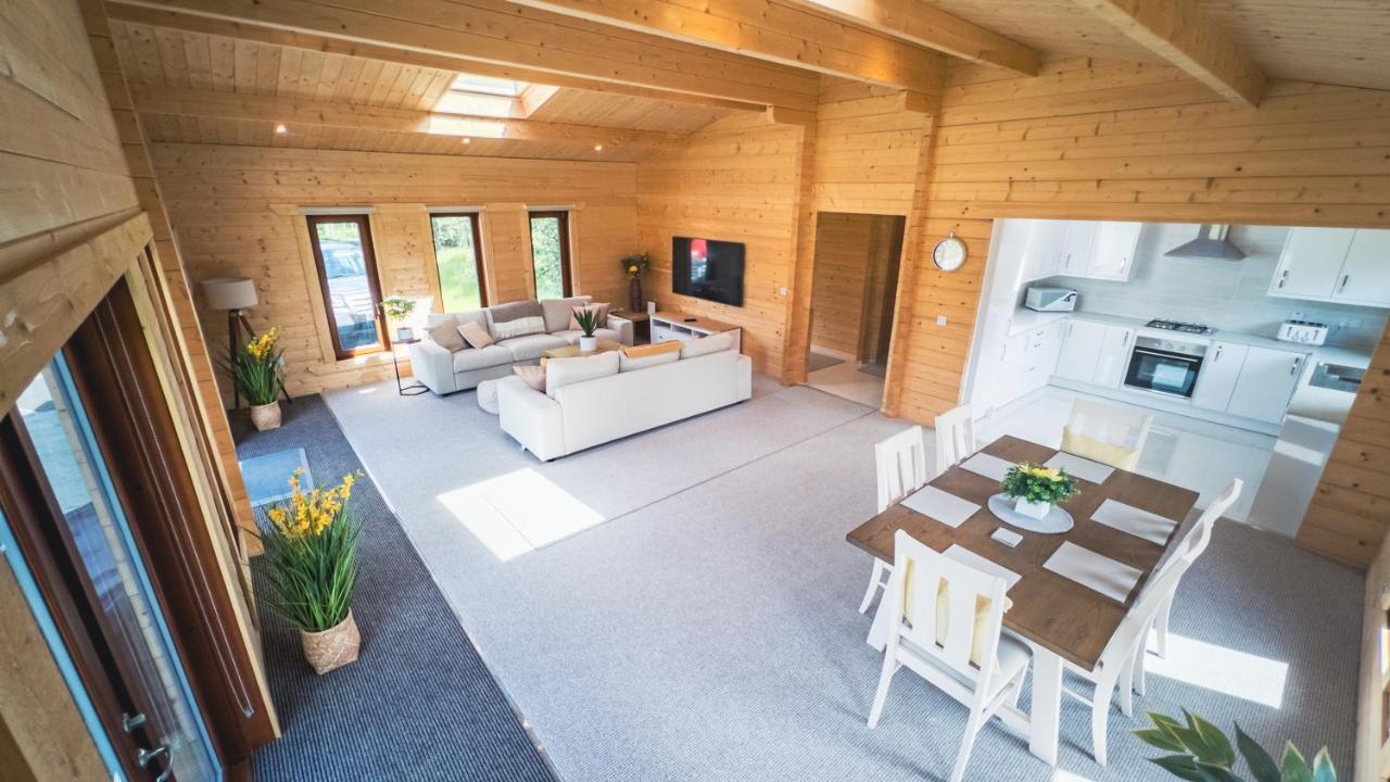 Sundance Lodge, Fantastic New Cabin With Hot Tub - Sleeps 6 - Largest In Felmoor Park Morpeth Dış mekan fotoğraf