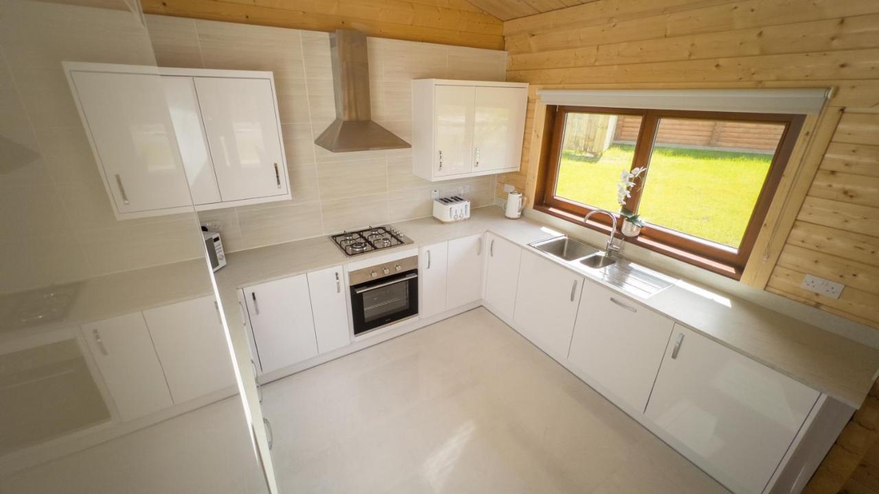 Sundance Lodge, Fantastic New Cabin With Hot Tub - Sleeps 6 - Largest In Felmoor Park Morpeth Dış mekan fotoğraf