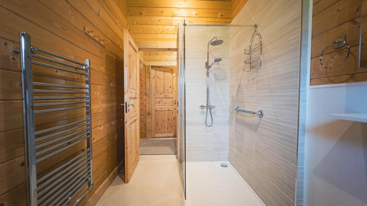 Sundance Lodge, Fantastic New Cabin With Hot Tub - Sleeps 6 - Largest In Felmoor Park Morpeth Dış mekan fotoğraf