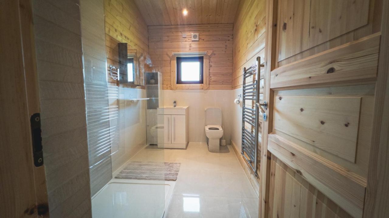 Sundance Lodge, Fantastic New Cabin With Hot Tub - Sleeps 6 - Largest In Felmoor Park Morpeth Dış mekan fotoğraf