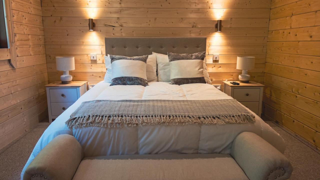 Sundance Lodge, Fantastic New Cabin With Hot Tub - Sleeps 6 - Largest In Felmoor Park Morpeth Dış mekan fotoğraf