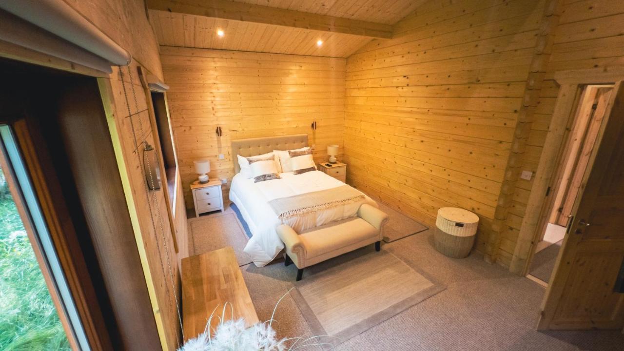 Sundance Lodge, Fantastic New Cabin With Hot Tub - Sleeps 6 - Largest In Felmoor Park Morpeth Dış mekan fotoğraf
