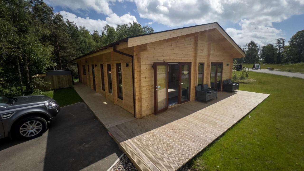 Sundance Lodge, Fantastic New Cabin With Hot Tub - Sleeps 6 - Largest In Felmoor Park Morpeth Dış mekan fotoğraf