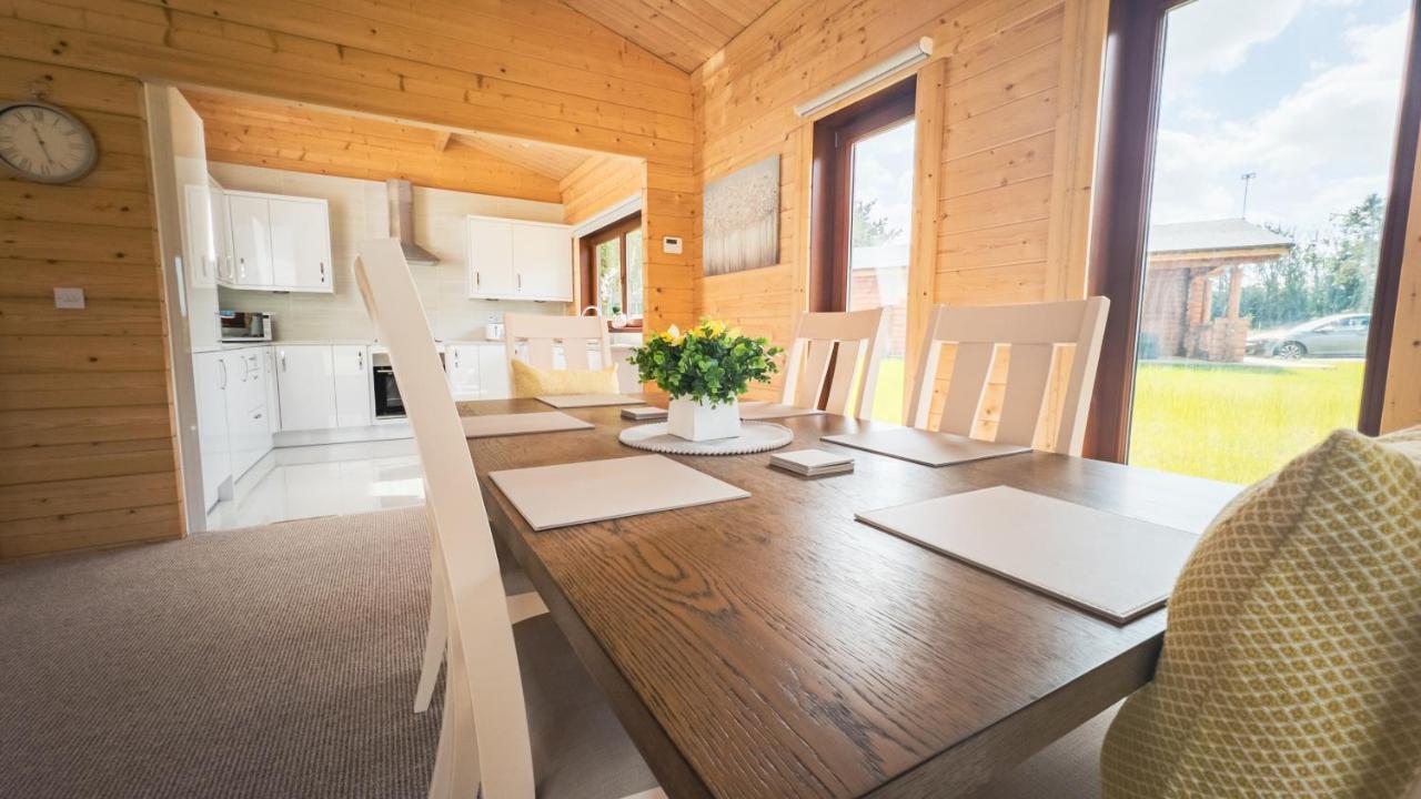 Sundance Lodge, Fantastic New Cabin With Hot Tub - Sleeps 6 - Largest In Felmoor Park Morpeth Dış mekan fotoğraf