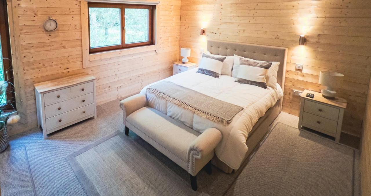 Sundance Lodge, Fantastic New Cabin With Hot Tub - Sleeps 6 - Largest In Felmoor Park Morpeth Dış mekan fotoğraf