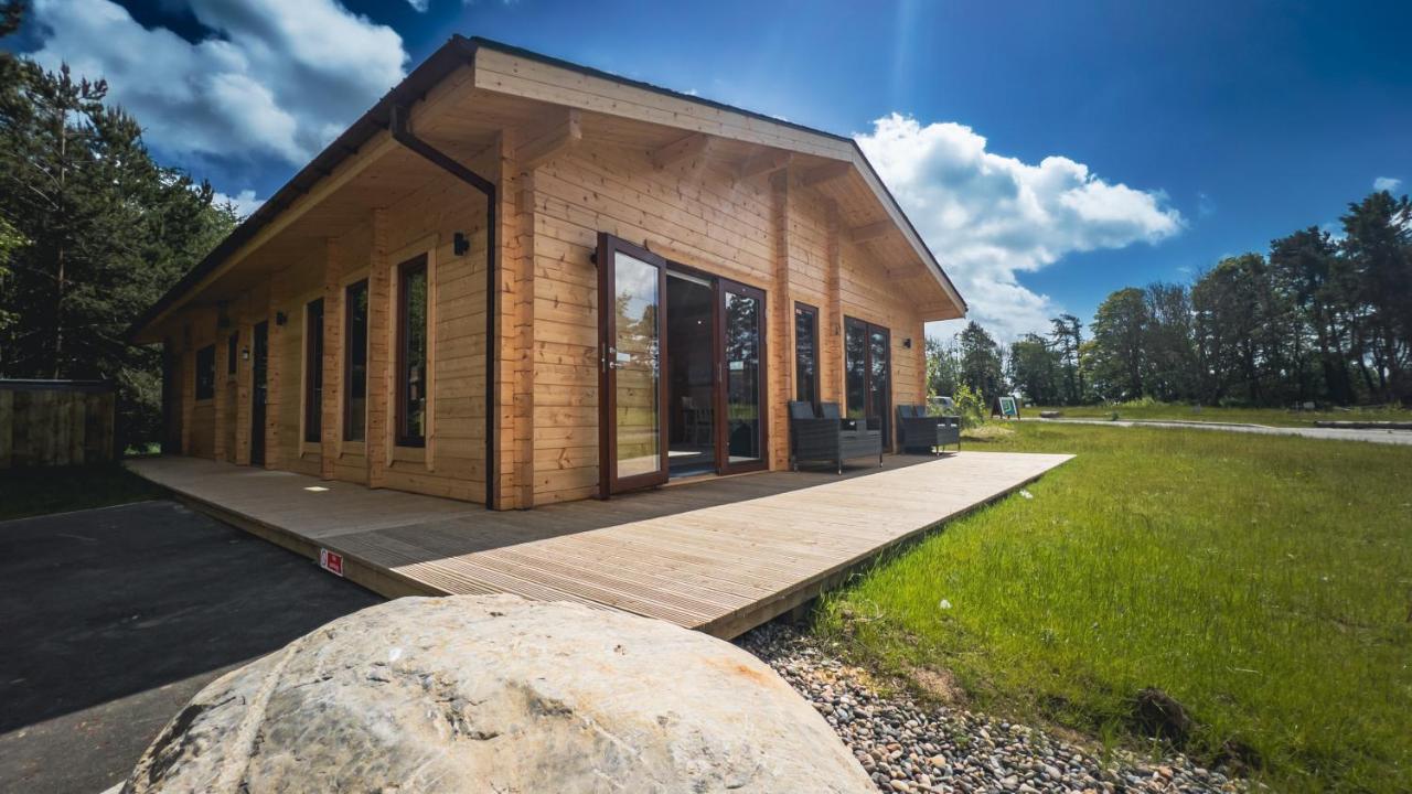 Sundance Lodge, Fantastic New Cabin With Hot Tub - Sleeps 6 - Largest In Felmoor Park Morpeth Dış mekan fotoğraf