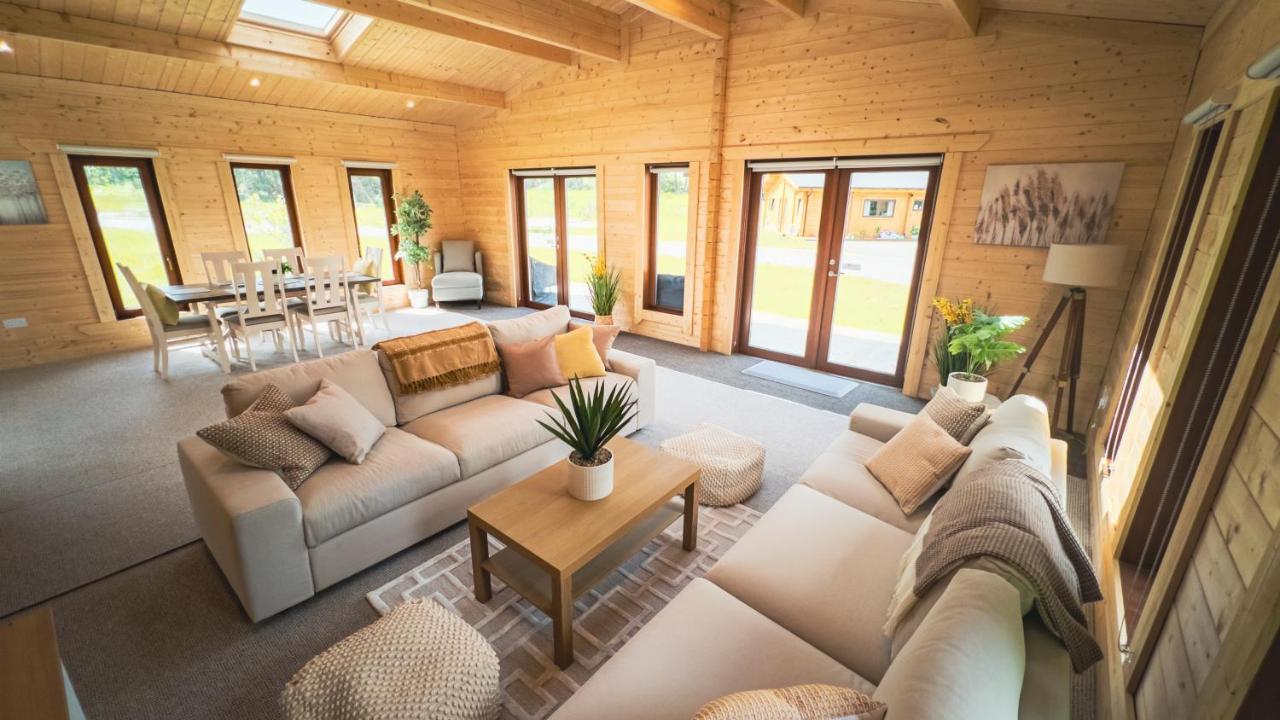 Sundance Lodge, Fantastic New Cabin With Hot Tub - Sleeps 6 - Largest In Felmoor Park Morpeth Dış mekan fotoğraf