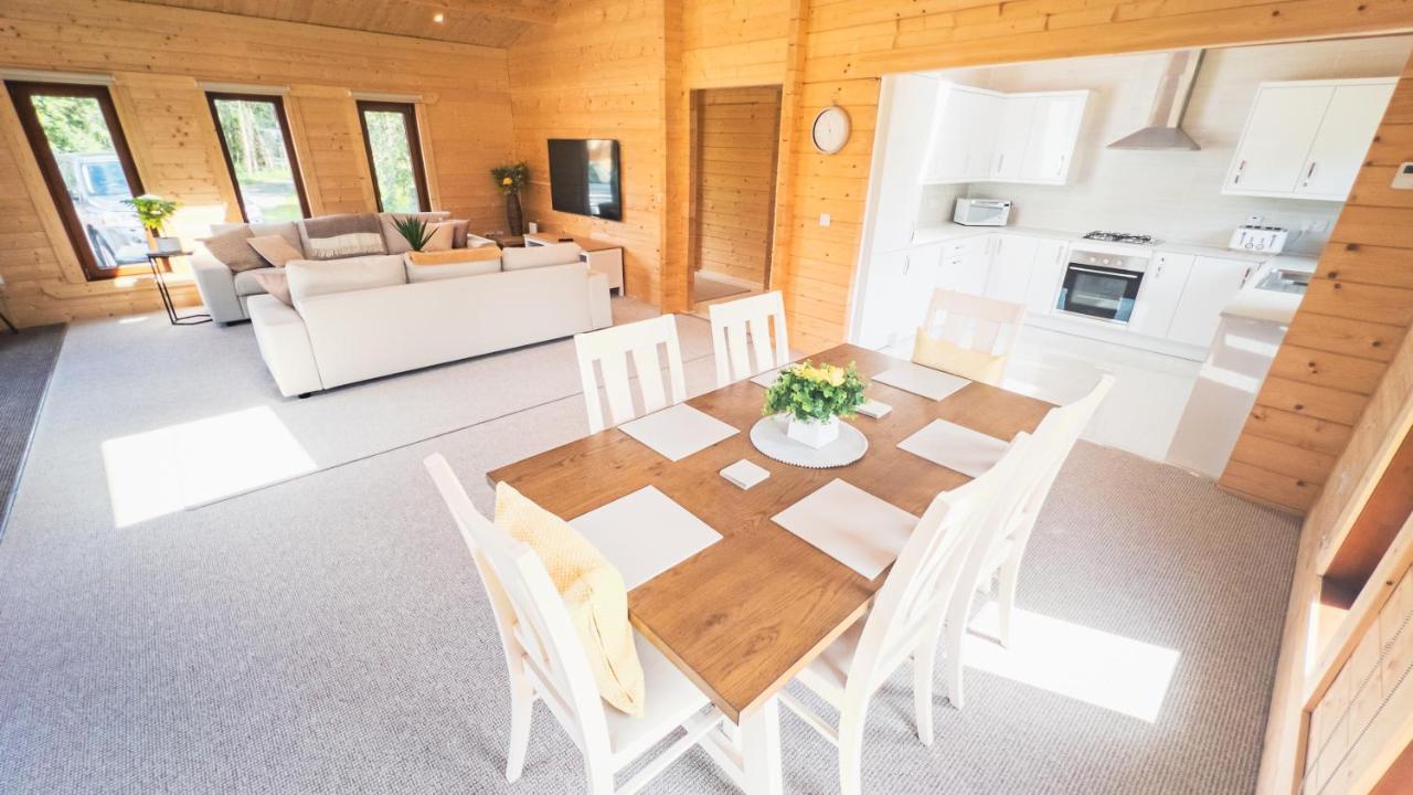 Sundance Lodge, Fantastic New Cabin With Hot Tub - Sleeps 6 - Largest In Felmoor Park Morpeth Dış mekan fotoğraf