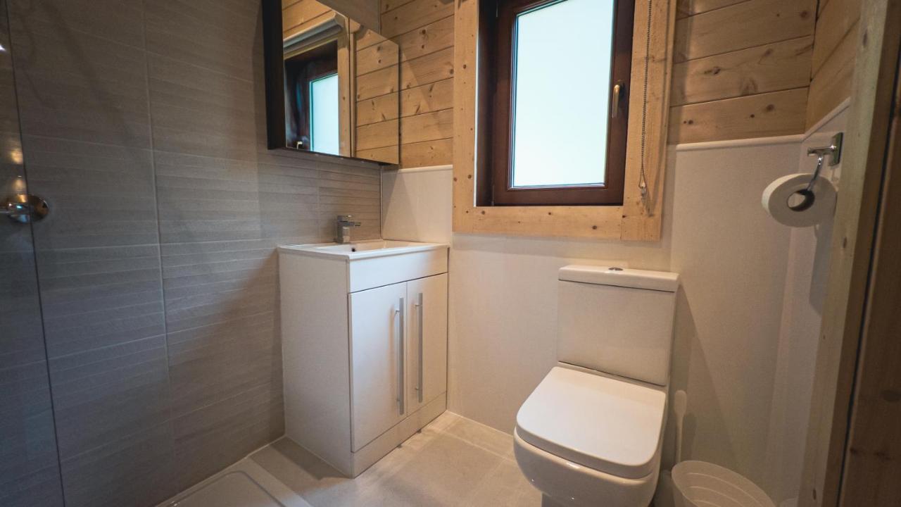 Sundance Lodge, Fantastic New Cabin With Hot Tub - Sleeps 6 - Largest In Felmoor Park Morpeth Dış mekan fotoğraf