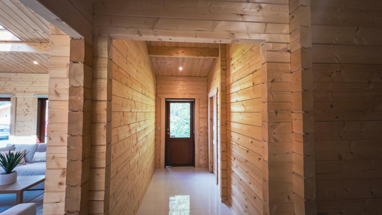 Sundance Lodge, Fantastic New Cabin With Hot Tub - Sleeps 6 - Largest In Felmoor Park Morpeth Dış mekan fotoğraf