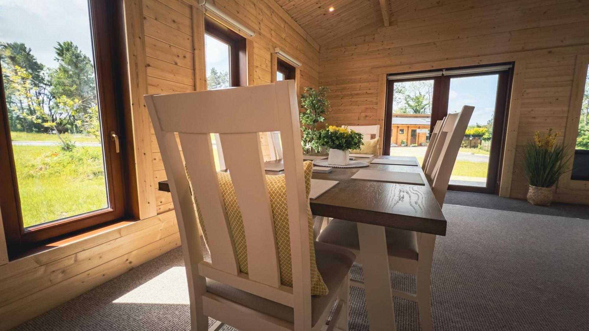 Sundance Lodge, Fantastic New Cabin With Hot Tub - Sleeps 6 - Largest In Felmoor Park Morpeth Oda fotoğraf